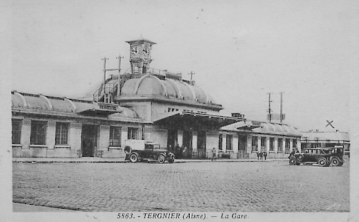 Tergnier - Aisne - La gare ct place, entre les deux guerres